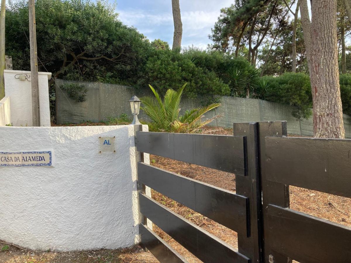 Moradia No Pinhal Com Piscina - Espaco E Privacidade Para As Suas Ferias! Sintra Luaran gambar